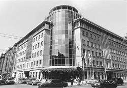 V1.JPG (26139 BYTES)