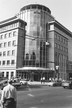 V10.JPG (45156 BYTES)