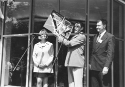 V4.JPG (24395 BYTES)