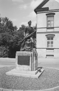 CE2.JPG (41552 BYTES)