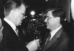 U2.JPG (19566 BYTES)