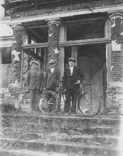 L11.JPG (42754 BYTES)