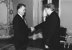 S1.JPG (18450 BYTES)