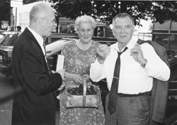 E2.JPG (25804 BYTES)