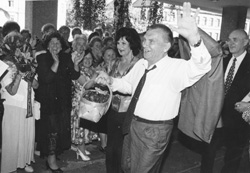 E9.JPG (25523 BYTES)