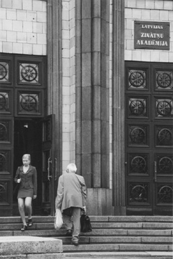 VI4.JPG (40227 BYTES)