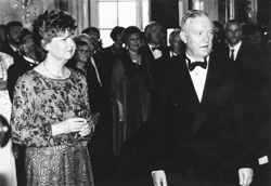 R12.JPG (22363 BYTES)