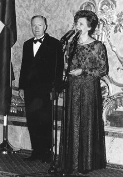 R19.JPG (43985 BYTES)