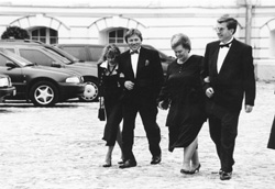 R7.JPG (24460 BYTES)