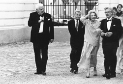 R8.JPG (25904 BYTES)