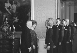 VP12.JPG (19043 BYTES)