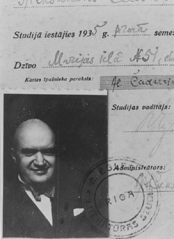 CAKS3.JPG (32867 BYTES)