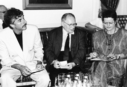 V1.JPG (26845 BYTES)