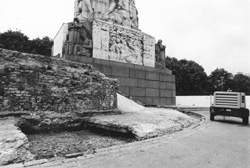 B2.JPG (23496 BYTES)