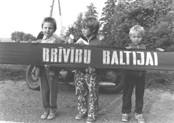 IZ9.JPG (17280 BYTES)