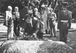 B4.JPG (22809 BYTES)