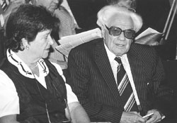 J9.JPG (16934 BYTES)