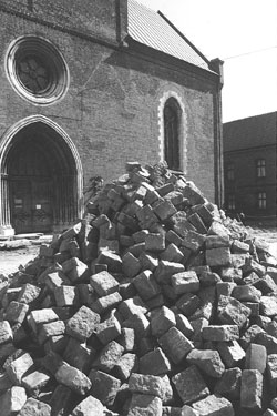 MIH3.JPG (37812 BYTES)