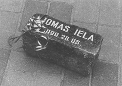 J2.JPG (23247 BYTES)