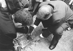 J3.JPG (24986 BYTES)