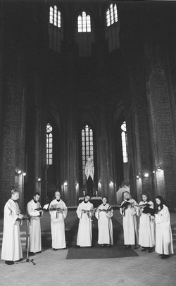 MI2.JPG (36445 BYTES)