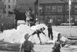 MI4.JPG (26356 BYTES)