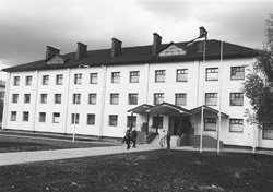 P12.JPG (23641 BYTES)