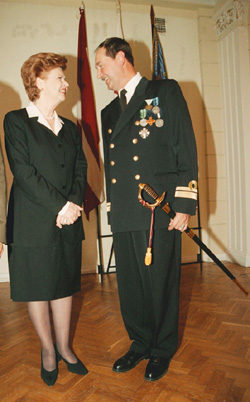 ZOBENS2.JPG (52923 BYTES)