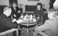 V1.JPG (23024 BYTES)