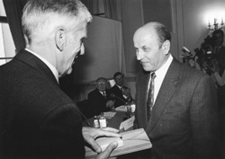 I4.JPG (18689 BYTES)