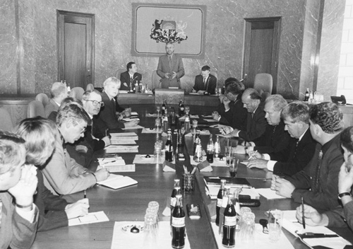 M1.JPG (79029 BYTES)