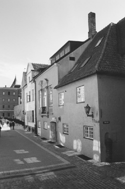 MI5.JPG (32697 BYTES)