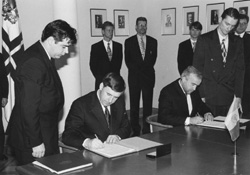 S10.JPG (22975 BYTES)