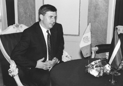 S12.JPG (20062 BYTES)