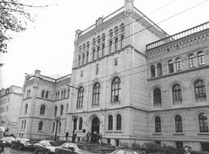 U1.JPG (35358 BYTES)