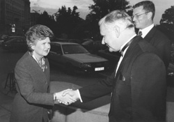 V2.JPG (18246 BYTES)