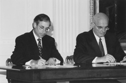 LA4.JPG (16657 BYTES)