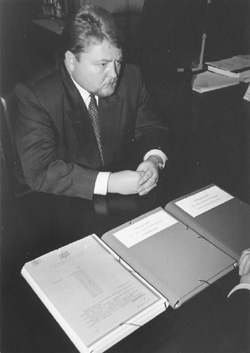 B2.JPG (26244 BYTES)