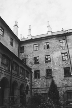 MI8.JPG (35010 BYTES)