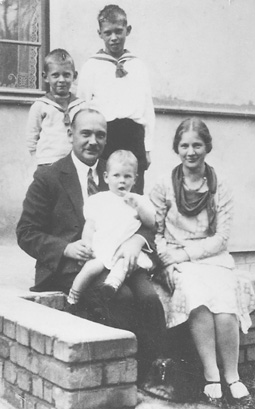 AA2.JPG (39100 BYTES)