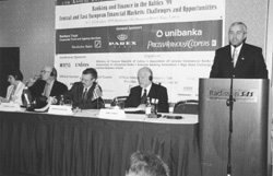 B1.JPG (20785 BYTES)