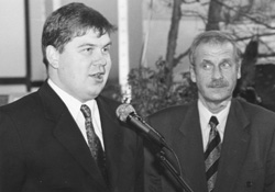 R1.JPG (18611 BYTES)