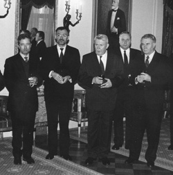 V2.JPG (28253 BYTES)