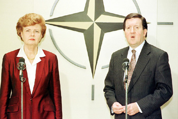 BE1.JPG (46954 BYTES)