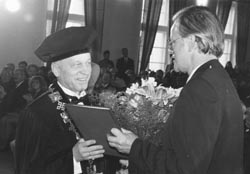 LL2.JPG (12727 BYTES)