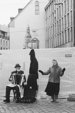 MI8.JPG (39065 BYTES)