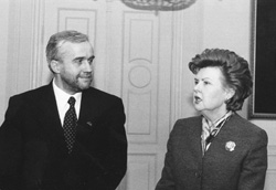 V2.JPG (16966 BYTES)