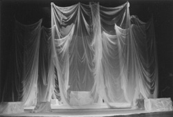 VI8.JPG (17092 BYTES)