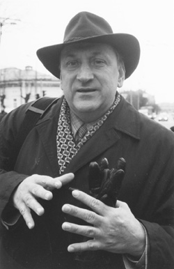 VI9.JPG (29688 BYTES)