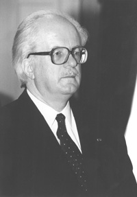 U2.JPG (15035 BYTES)